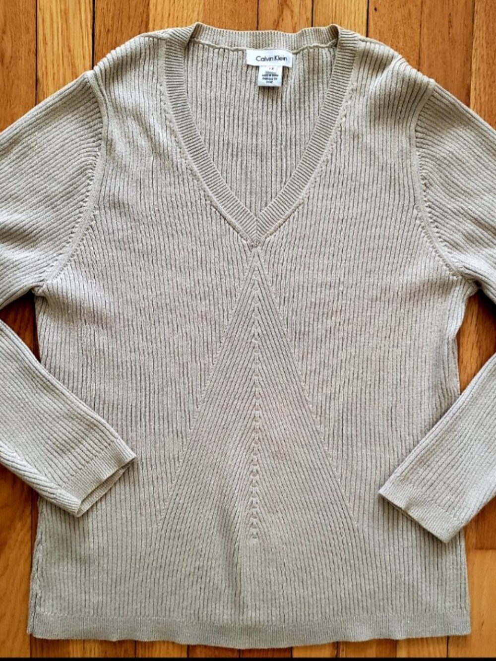 Calvin Klein Beige/Gold Metallic thread V- Neck rib-knit long sleeve Sweater 1X